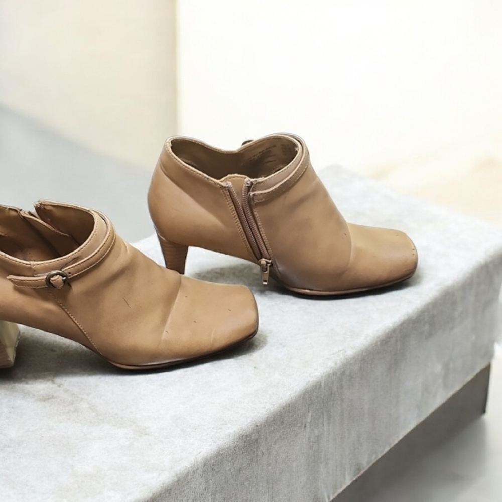 Elegant Tan Ankle Boots